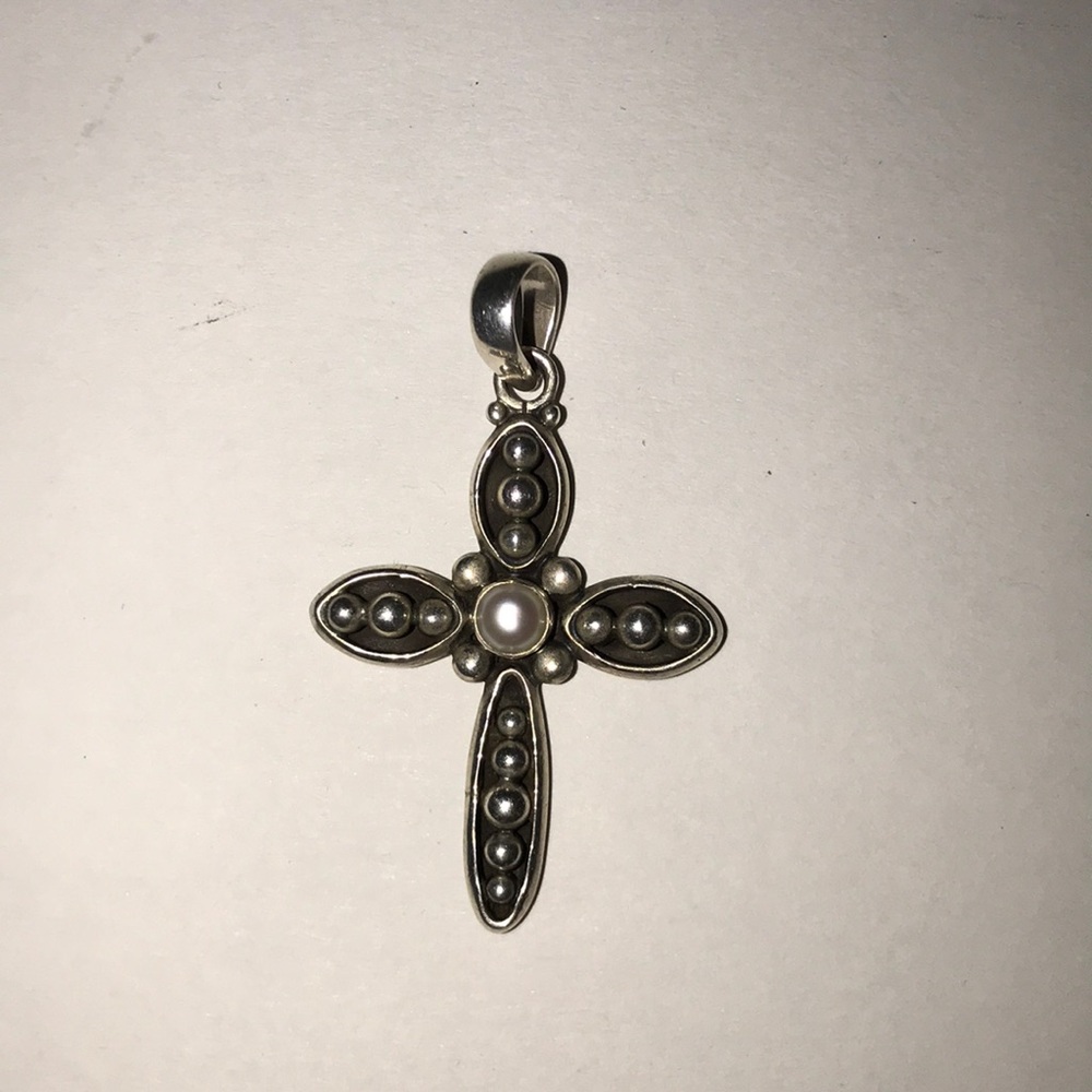 Honora cross pendant